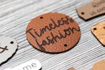 Rundes Apfel-Kunstleder-Etikett mit Gravur 'Timeless fashion' - Artikel-Nr. 3003