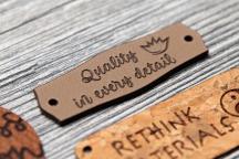 Kaktus-Kunstleder-Etikett mit Gravur 'Quality in every detail' - Artikel-Nr. 3003